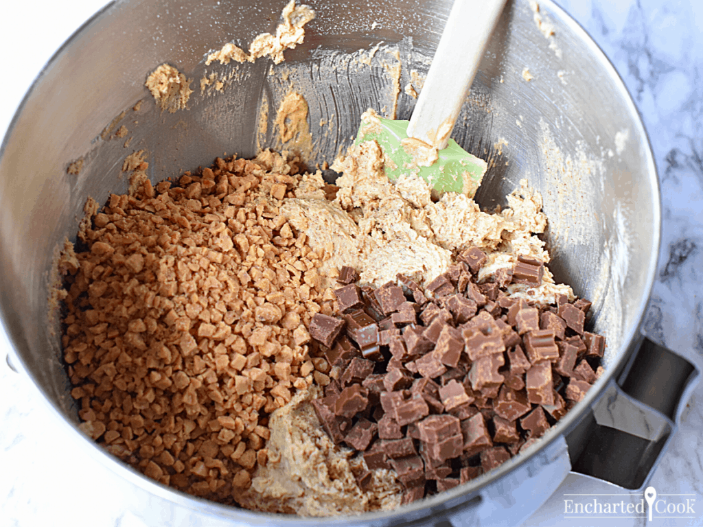 Toffee bits and chunks of chopped milk chocolate are added to the blondie batter.