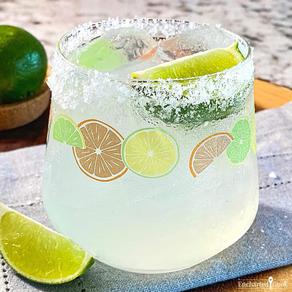 Classic Margarita on the Rocks (Easy Tequila Cocktail Recipe ...